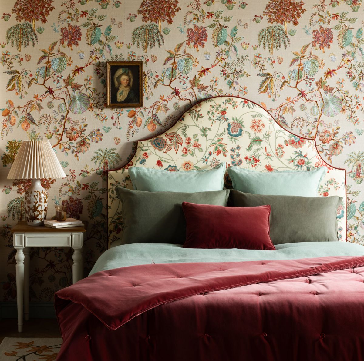 View of upper balconies and windows of a classic building in Paris. The text "Paris 2023" is overlaid.