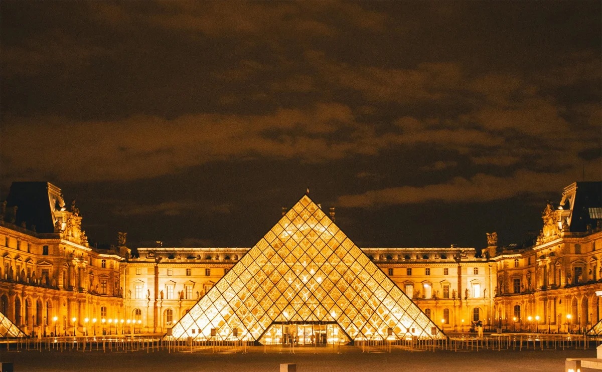 View of upper balconies and windows of a classic building in Paris. The text "Paris 2023" is overlaid.